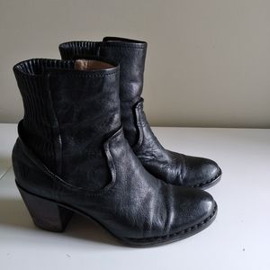 Frye lucinda short scrunch boot- black size 6